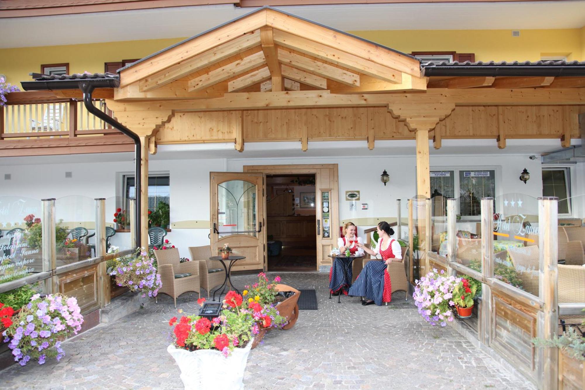 Hotel Zanon Ziano Di Fiemme Exterior photo